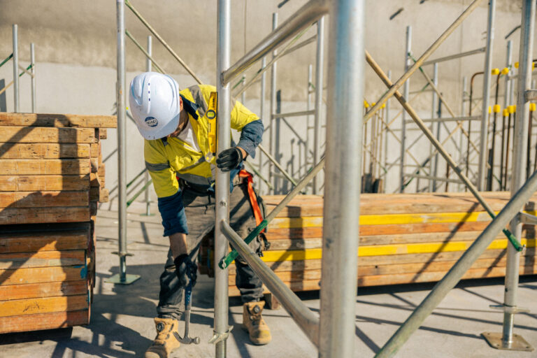 Why Reo Bars with Safety Strip Improve Construction Site Safety